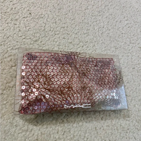 MAC COSMETICS EXTRA DIMENSION SHOW GOLD /Rose Gold Makeup Set with brush - Picture 7 of 7